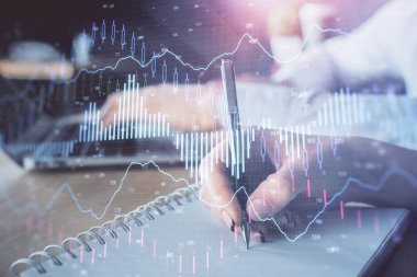 Ön x çizelgesinin arka plan notları alan insanların üzerini çizerken çift pozlama. Mali analiz kavramı