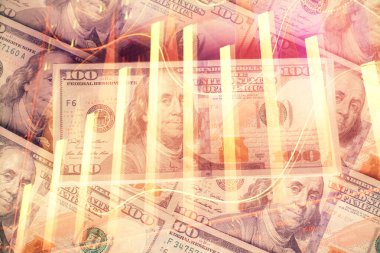 Forx grafiğinin çok sayıda görüntüsü bize dolar banknotları arka planında görünüyor. Finansal başarı piyasası kavramı.
