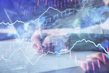 Ön x çizelgesinin arka plan notları alan insanların üzerini çizerken çift pozlama. Mali analiz kavramı