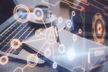 Masa arkasında kahve ve eşyalar olan sosyal ağ çizimine ve masaüstüne çift pozlama. Uluslararası bağlantı kavramı.