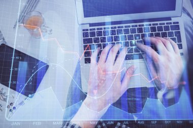 Dizüstü bilgisayar klavyesini ve ön x çizim hologramını yazarken çift pozlama. Üst Manzara. Finans piyasası kavramı.