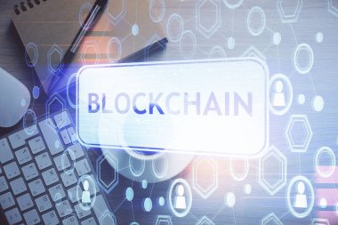 Kripto tema çiziminin çoklu pozu ve çalışma masası üst veiw. İş dünyasındaki engelleme teknolojisi kavramı.