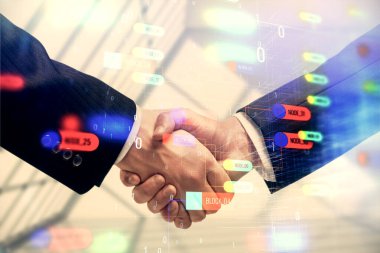 İki kişinin veri temalı hologramı ve el sıkışması. Bilişim endüstrisi konseptinde ortaklık.