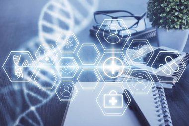 DNA çizimine ve cep telefonu geçmişine iki kez maruz kalmış. Tıp eğitimi kavramı