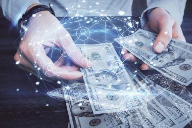 Sosyal ağ temasının çoklu pozlandırılması hologram, Amerikan dolarları ve insan eli.