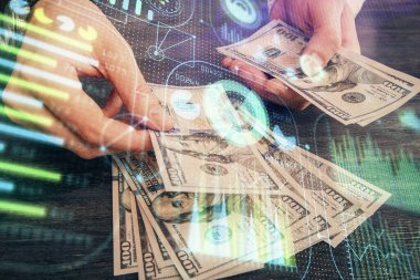 Teknolojinin iki katına çıkması hologram, dolar banknotları ve insan eli. Veri kavramı