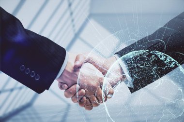 İki kişinin sosyal ağ temalı hologramı ve el sıkışması.