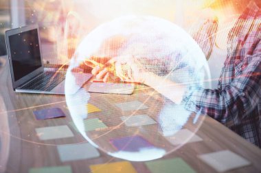 Kadın elinin bilgisayar ve iş temalı hologram çizimlerinde çok fazla pozlanması. Başarı konsepti.