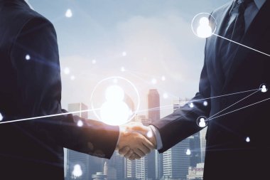 İki kişinin sosyal ağ temalı hologramı ve el sıkışması.