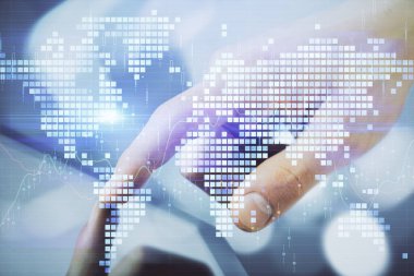 Adamın elini tutarken ve telefon kullanırken ve uluslararası iş teması çizerken çift pozlama.