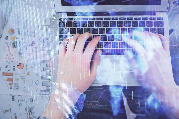 Dizüstü bilgisayar klavyesini ve ön x çizim hologramını yazarken çift pozlama. Üst Manzara. Finans piyasası kavramı.