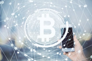 Hologram ve cep telefonu kullanan bir kadın tarafından iki kez görüntülenir..