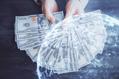Sosyal ağ temasının çoklu pozlandırılması hologram, Amerikan dolarları ve insan eli.