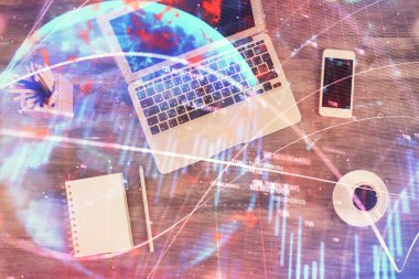 Bilgisayarla ön plan arkaplanını çizerken çift pozlama. Finansal araştırma ve analiz kavramı. Üst görünüm.