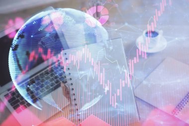 Kadın elinin bilgisayar ve iş temalı hologram çizimlerinde çok fazla pozlanması. Başarı konsepti.