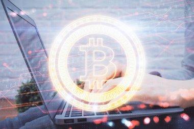 Bilgisayarda ve kripto piyasa temalı hologram çizimlerinde kadın elinin çifte pozu. Engelleme zinciri kavramı.