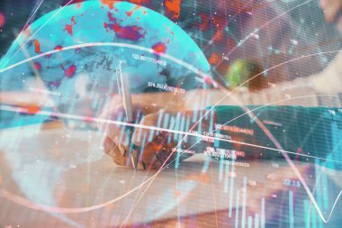 Ön x çizelgesinin arka plan notları alan insanların üzerini çizerken çift pozlama. Mali analiz kavramı