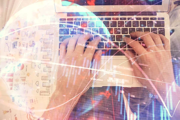 Dizüstü bilgisayar klavyesini ve ön x çizim hologramını yazarken çift pozlama. Üst Manzara. Finans piyasası kavramı.
