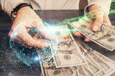 Teknolojinin iki katına çıkması hologram, dolar banknotları ve insan eli. Veri kavramı