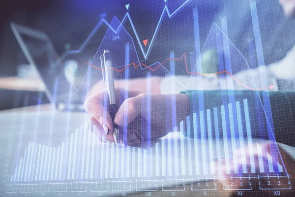 Ön x çizelgesinin arka plan notları alan insanların üzerini çizerken çift pozlama. Mali analiz kavramı