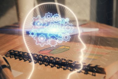 Beyin çizimlerine ve açık defter geçmişi olan masalara çoklu maruz kalma. Yapay zeka kavramı