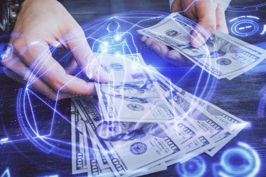 Eğitim temasının çoklu pozlandırılması hologram, Amerikan doları banknotları ve insan eli.