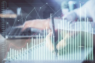 Ön x çizelgesinin arka plan notları alan insanların üzerini çizerken çift pozlama. Mali analiz kavramı