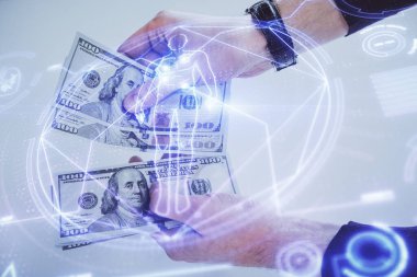 Eğitim temasının çoklu pozlandırılması hologram, Amerikan doları banknotları ve insan eli.