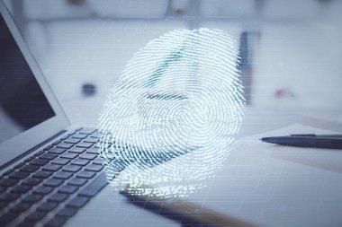 Masaüstünde kahve ve masa arkasında eşyalar olan parmak izi çizimlerine çift pozlama. Güvenlik kavramı.