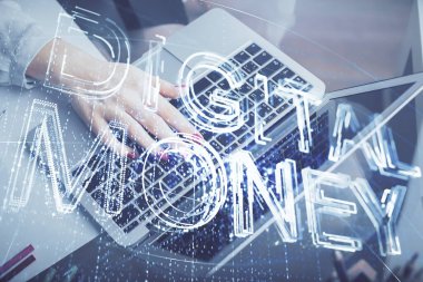 Bilgisayarda ve kripto piyasa temalı hologram çizimlerinde kadın elinin çifte pozu. Engelleme zinciri kavramı.