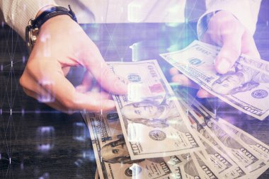 Teknolojinin iki katına çıkması hologram, dolar banknotları ve insan eli. Veri kavramı