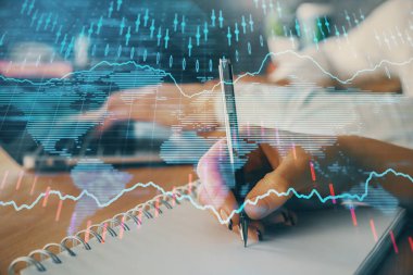 Ön x çizelgesinin arka plan notları alan insanların üzerini çizerken çift pozlama. Mali analiz kavramı