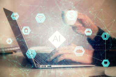 Bilgisayar ve veri temalı hologram çizimleri üzerinde çalışan kadın ellerine çok fazla maruz kalma. Teknoloji kavramı.