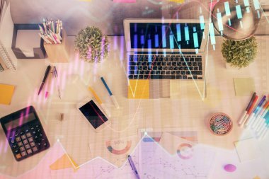 Bilgisayarla ön plan arkaplanını çizerken çift pozlama. Finansal araştırma ve analiz kavramı. Üst görünüm.