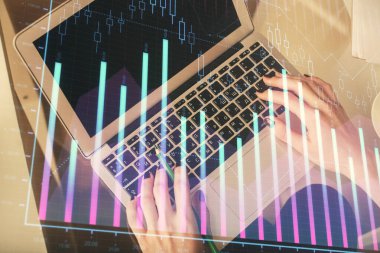 Bilgisayar ve ön x çizim hologramı üzerinde çalışan kadın elleri çift pozlama. Üst Manzara. Mali analiz kavramı.