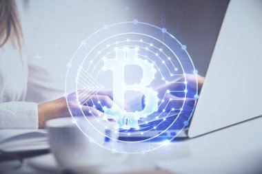 Bilgisayarda ve kripto piyasa temalı hologram çizimlerinde kadın elinin çifte pozu. Engelleme zinciri kavramı.