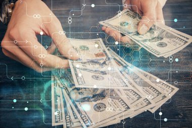 Teknolojinin iki katına çıkması hologram, dolar banknotları ve insan eli. Veri kavramı