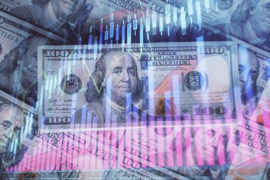 Forx grafiğinin çok sayıda görüntüsü bize dolar banknotları arka planında görünüyor. Finansal başarı piyasası kavramı.