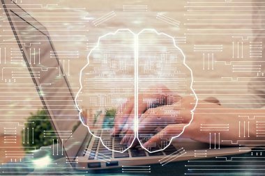 Bilgisayar ve beyin hologramı çizimleri üzerinde çalışan çok sayıda kadın eli var. Ai kavramı.