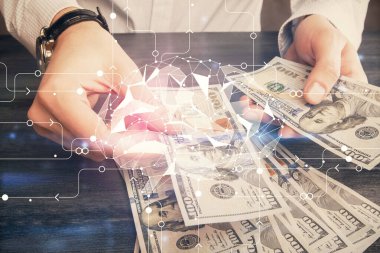 Beynin holograma maruz kalması, bize dolar banknotları ve insan eli çizmesi. Ai yatırım konsepti