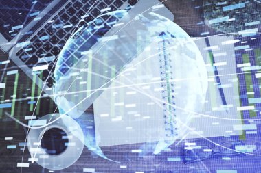 Masaüstü arkaplanındaki bilgisayarın üzerinde iş temalı hologram çizimleri. Üst Manzara. Çoklu maruz kalma. Uluslararası bağlantılar kavramı.