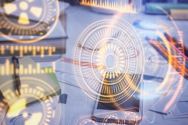 Cep telefonunun arka planında iki kat teknik temalı skeç var. Teknoloji kavramı