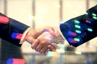 İki kişinin veri temalı hologramı ve el sıkışması. Bilişim endüstrisi konseptinde ortaklık.