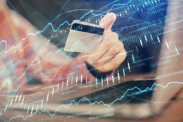 Dubbel exponering av man händer som håller ett kreditkort och Forex diagram ritning. Aktiehandel och digital fintech i Internet E-handel koncept. — Stockfoto