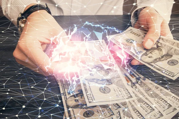 Exposición múltiple de cerebro dibujando holograma y nosotros billetes de dólares y manos de hombre. Concepto de inversión Ai — Foto de Stock