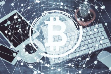 Telefonlu masanın üzerinde iki kat daha fazla engelleme temalı hologram görüntüsü var. Üst Manzara. Kripto teknolojisi kavramı.