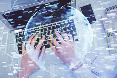 Bilgisayar ve finansal temalı hologram çizimleri üzerinde çalışan kadın elleri çift pozlama. Üst Manzara. İş konsepti.