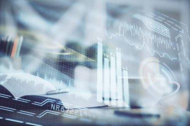 Teknoloji temalı çizimlere ve masaüstüne kahve ve masa arkasında eşyalar ile çifte pozlama. Yüksek teknoloji kavramı.