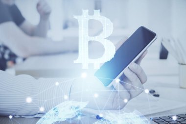 Bir adamın elini tutarken ve telefon ve kripto para birimi engelleme teması kullanırken çift pozlama.