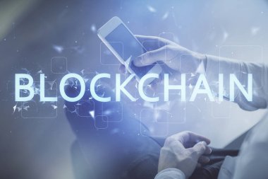 Bir adamın elini tutarken ve telefon ve kripto para birimi engelleme teması kullanırken çift pozlama.